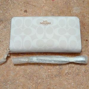 NWT Coach Wallet